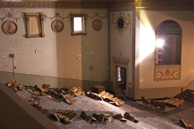 Photo of the restoration of the theatre's grandeur in process.
